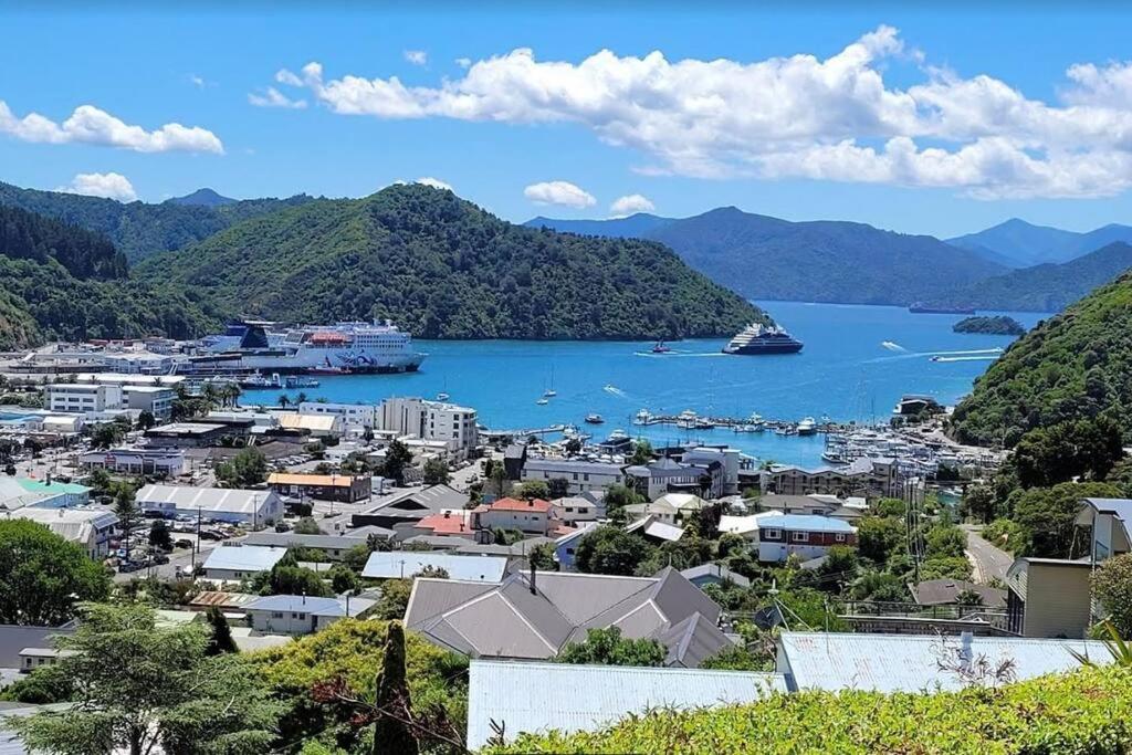 Sunshine, Peaceful and the Best Harbour Views, Picton