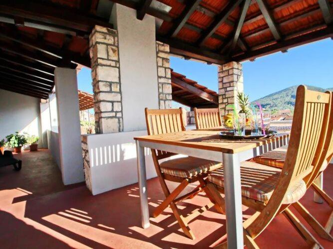 Apartment with terrace and garden, Vela Luka