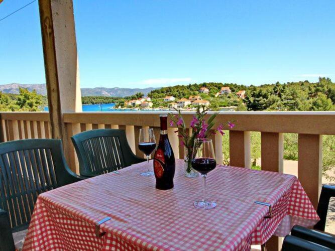 Apartment Veselka with terrace, Lumbarda