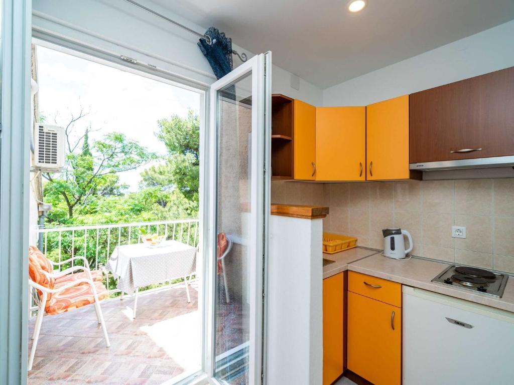 Apartment & Rooms Papa - Studio Apartment with Balcony and Partial Sea View, Mlini