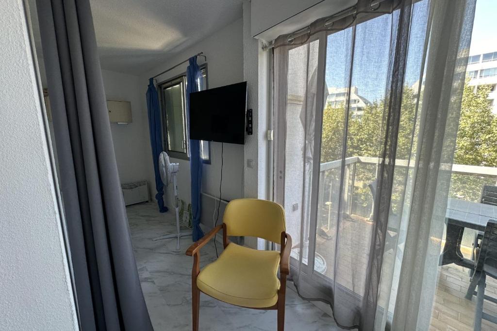Beautiful renovated T2 - close to the beach - 3