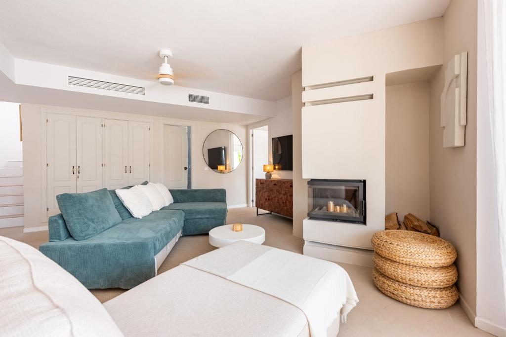 Los Naranjos modern 2 bedroom penthouse with views - 1