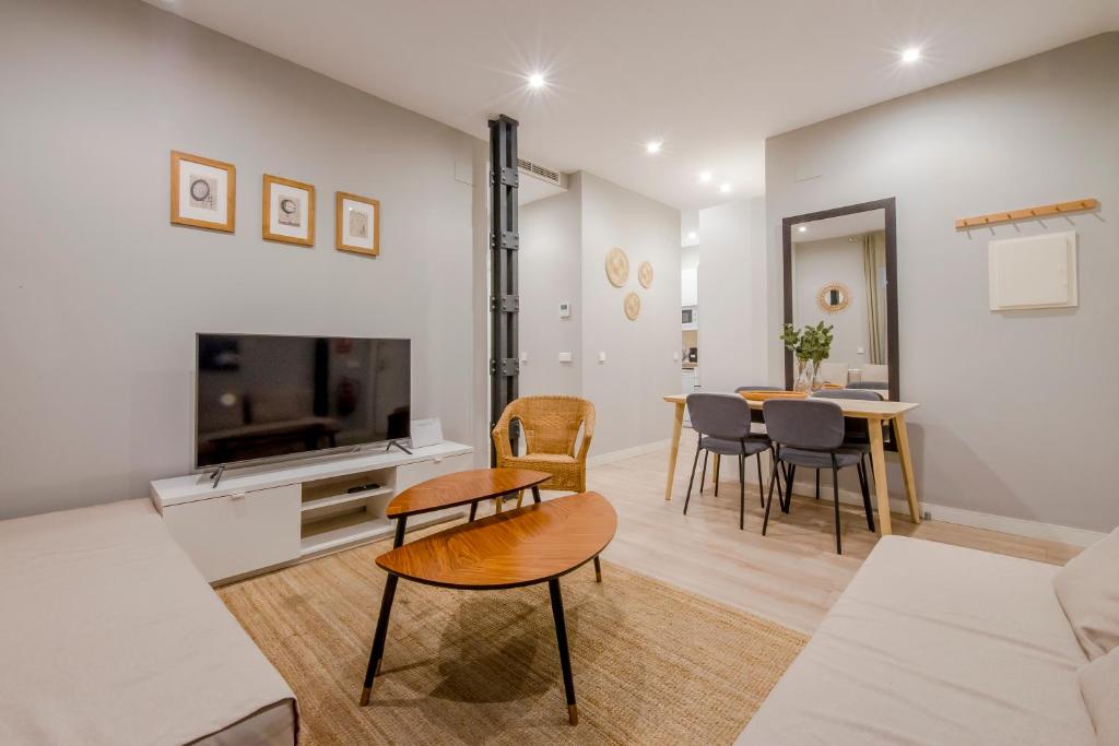 Acogedor Apt 3 habitaciones y terraza en el Centro de Madrid - 2