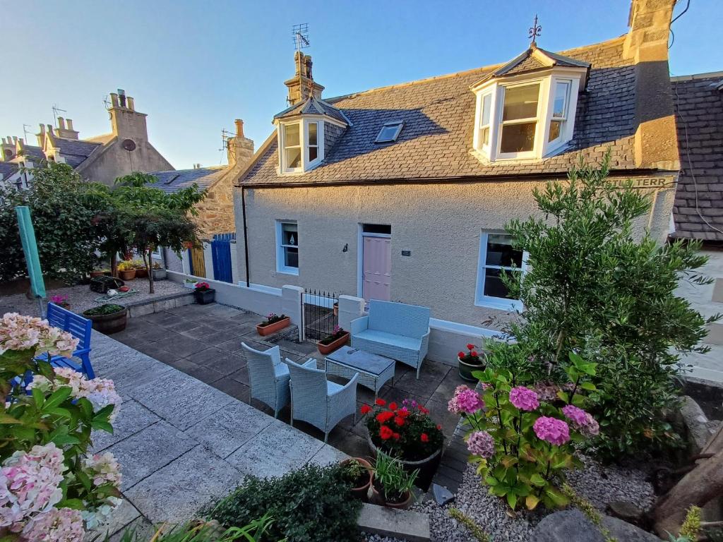 Creel Cottage Seatown Cullen with Garden, Cullen
