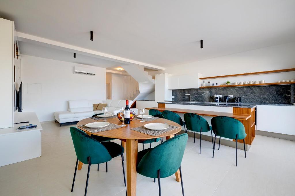 Stylish Duplex in a Tranquil Central Area, Taʼ Ġokondu