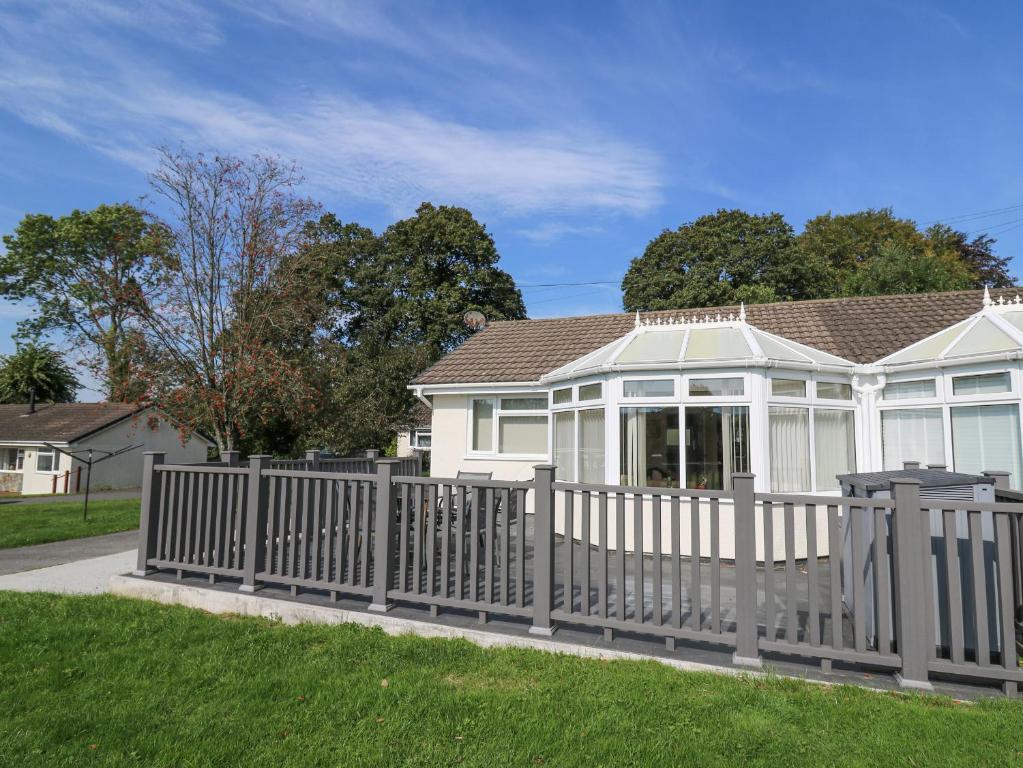 Trem-Yr-Afon, Lampeter