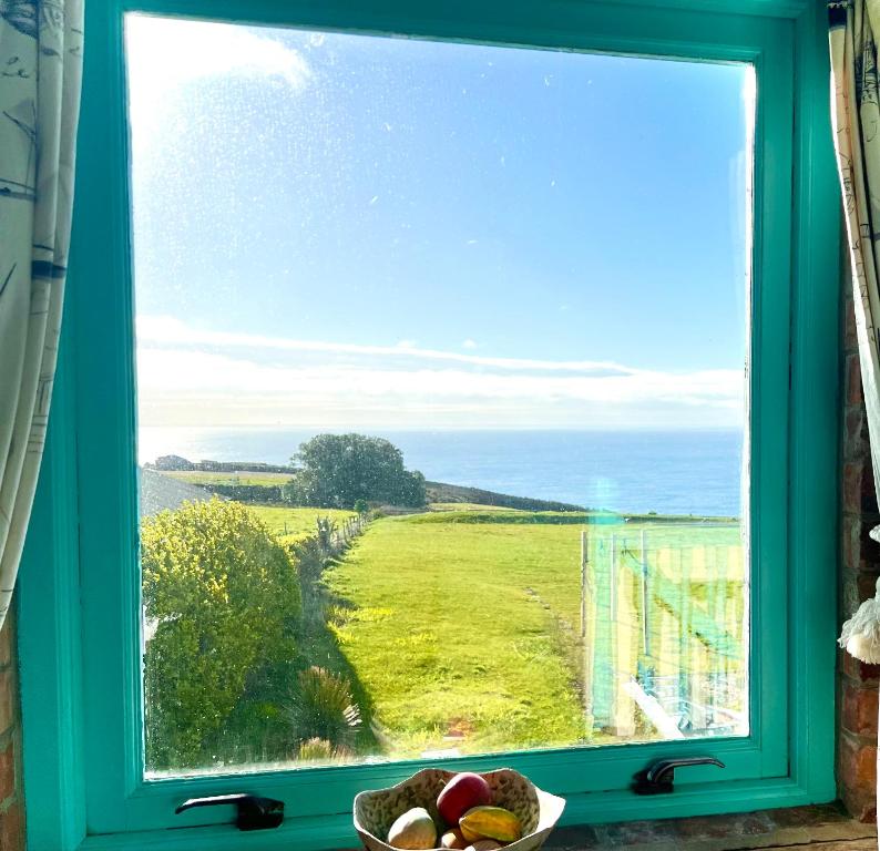 DRIFTWOOD - Super 1 Bedroom Home with Sea Views, Saint Levan