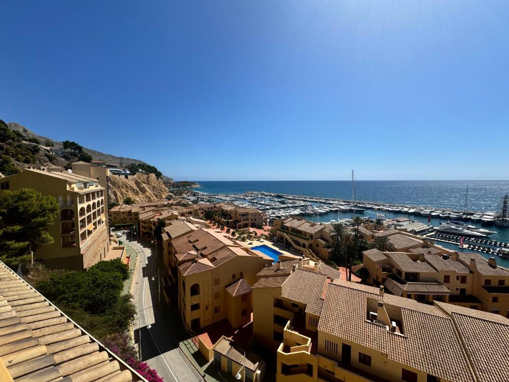 Sunrise Beachfront Apartment by the Marina - 2