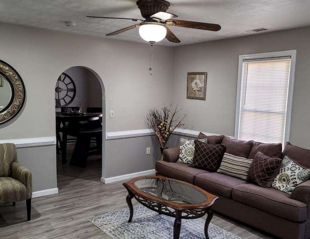 Cozy, Contemporary Haven Near Historic Downtown, Savannah