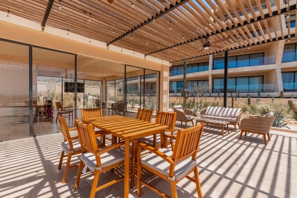 Mistiq Cabo - 6-8 Guests - 4