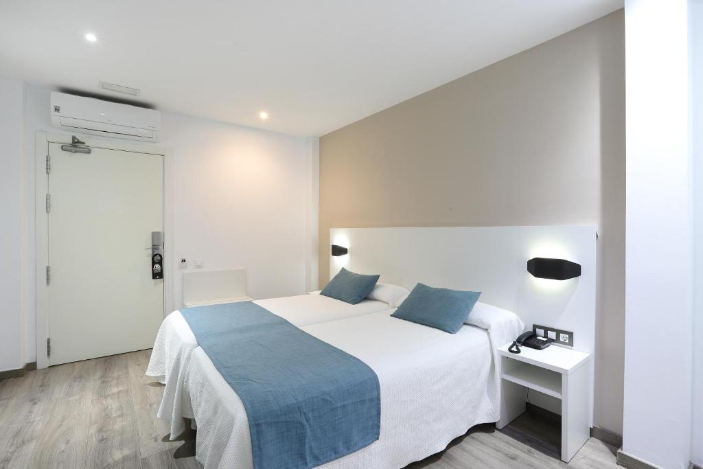 Hotel Alameda — Hotel rooms in Benidorm, Valencian Community