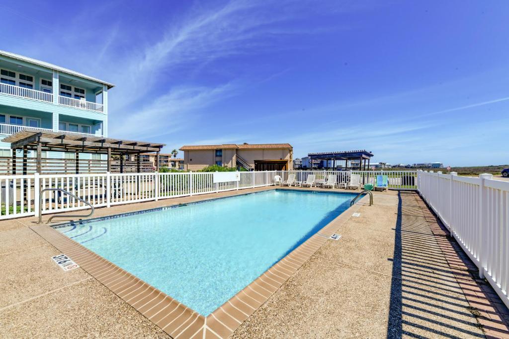 Beachfront Condo with Pool Access in Port Aransas, Port Aransas