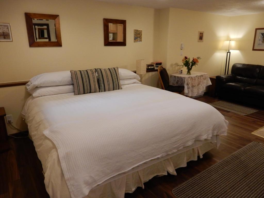 Whistler Belle Neige Suites: Whistler room