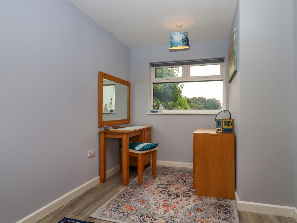 Brixham Breeze Cabin photo 4