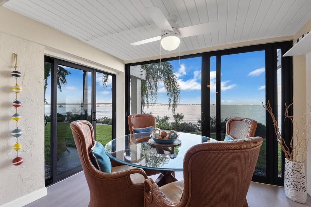 Mariner Pointe #1021, Sanibel