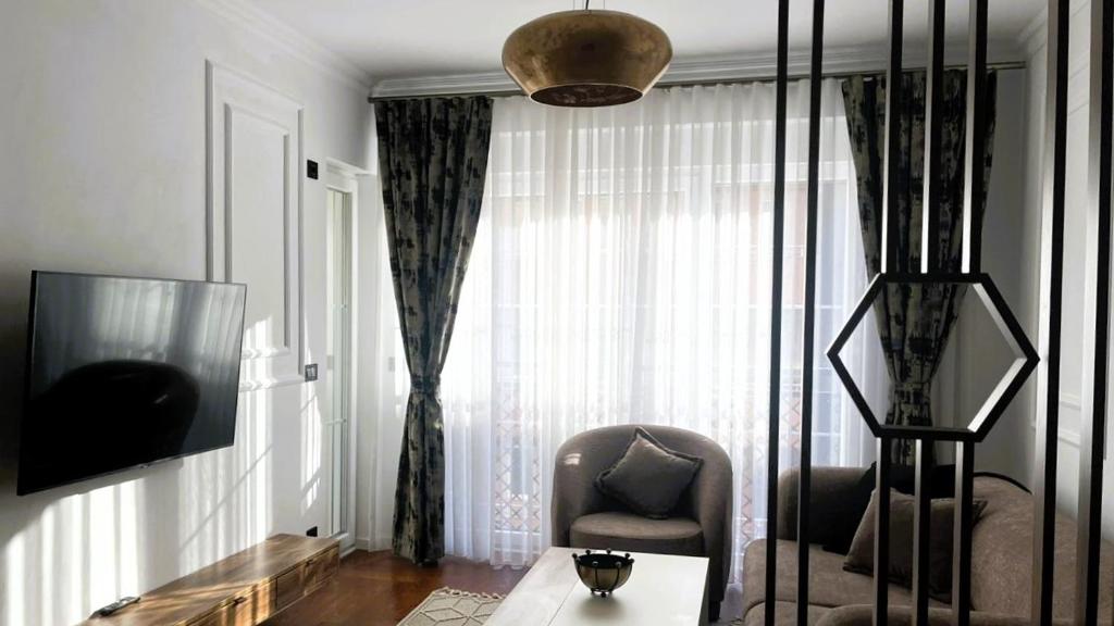 Luxurious apartment plus parking in the city center, Pristina