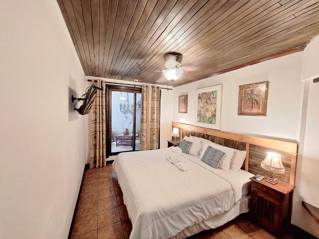 Colours Oasis Resort ADULT ONLY