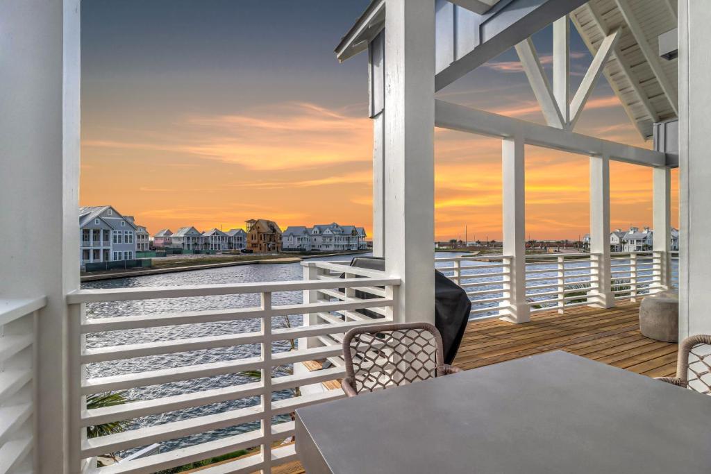 One More Day 310 DAR, Mustang Beach