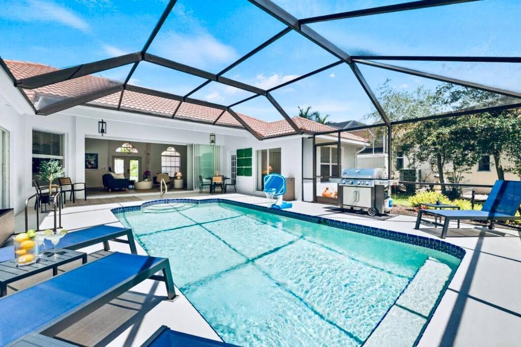 Tranquil Beachy Boho Pool home, 5mi beach, 4 Bedroom 3 Bath, Naples