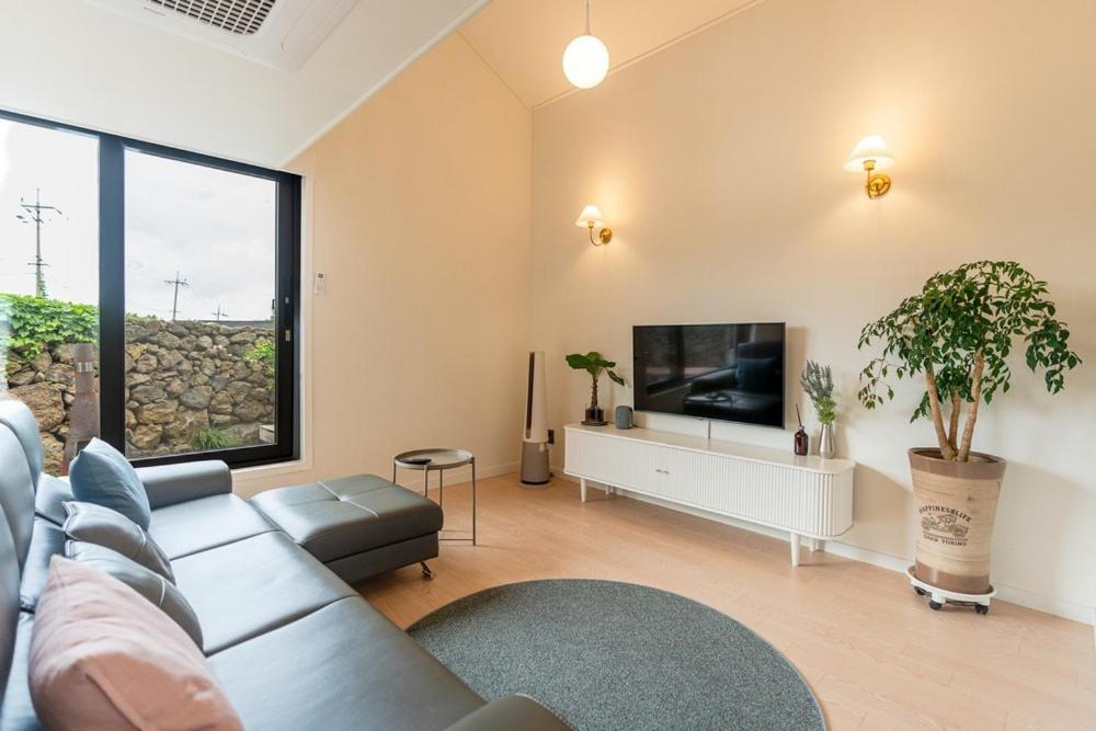 In Aewol Forest 102, Čedžu