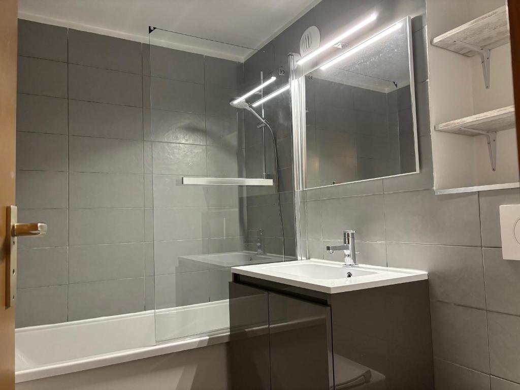 Duplex 3 pièces avec mezzanine, 6 pers, skis aux pieds, proche commodités - FR-1-329-96 - 5
