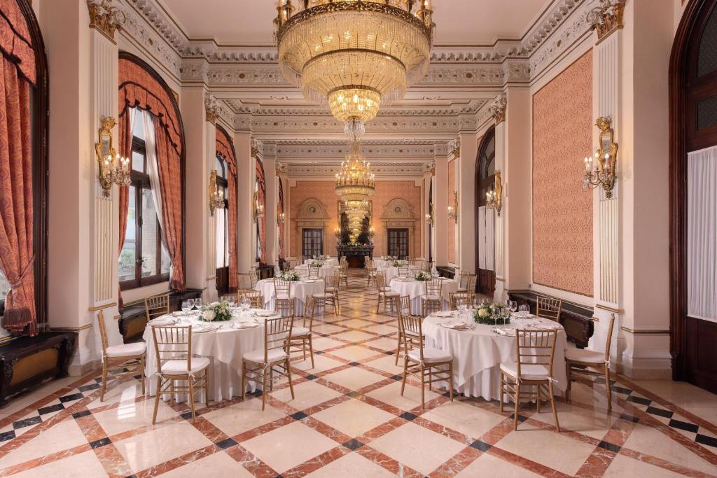 Banquet hall
