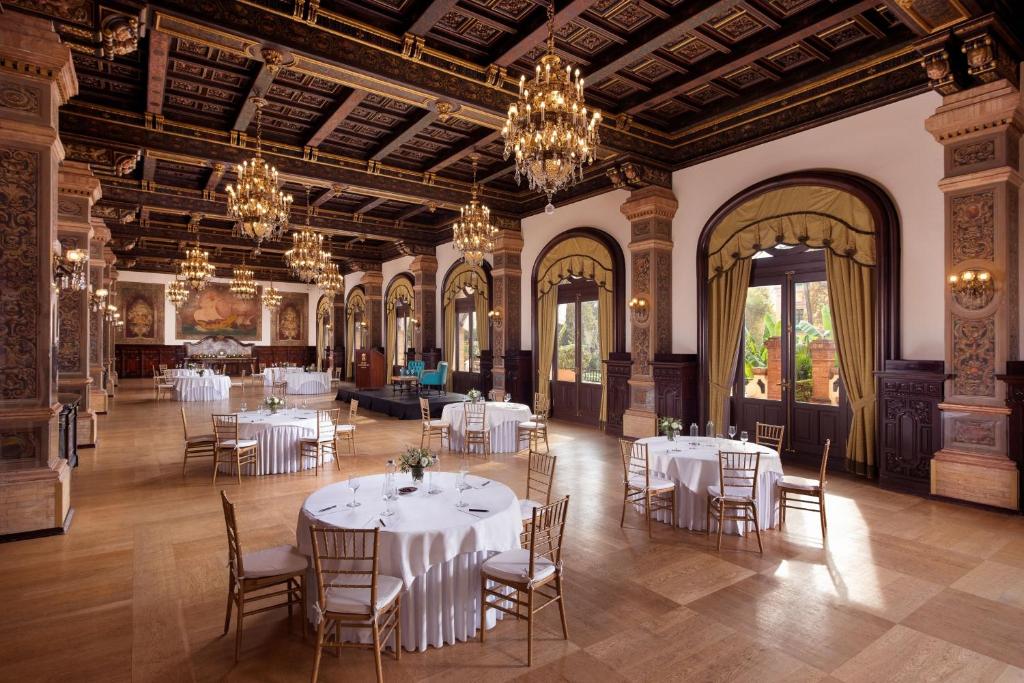 Banquet hall