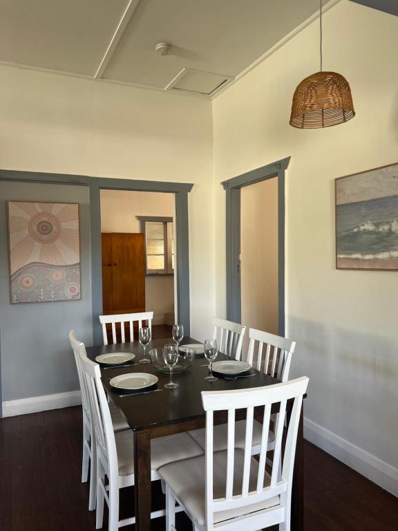 Full house in the centre of town, Bellingen