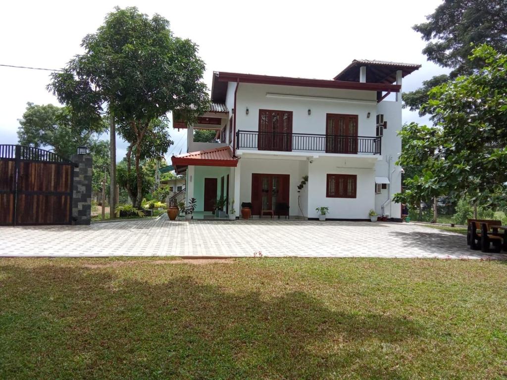 Exterior view, White House family stay in Maspotha