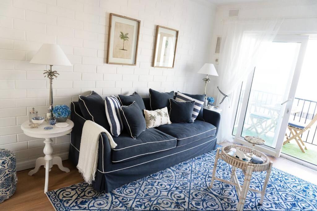 Luxurious Beach Front Apt with Ocean View Balcony, Glenelg