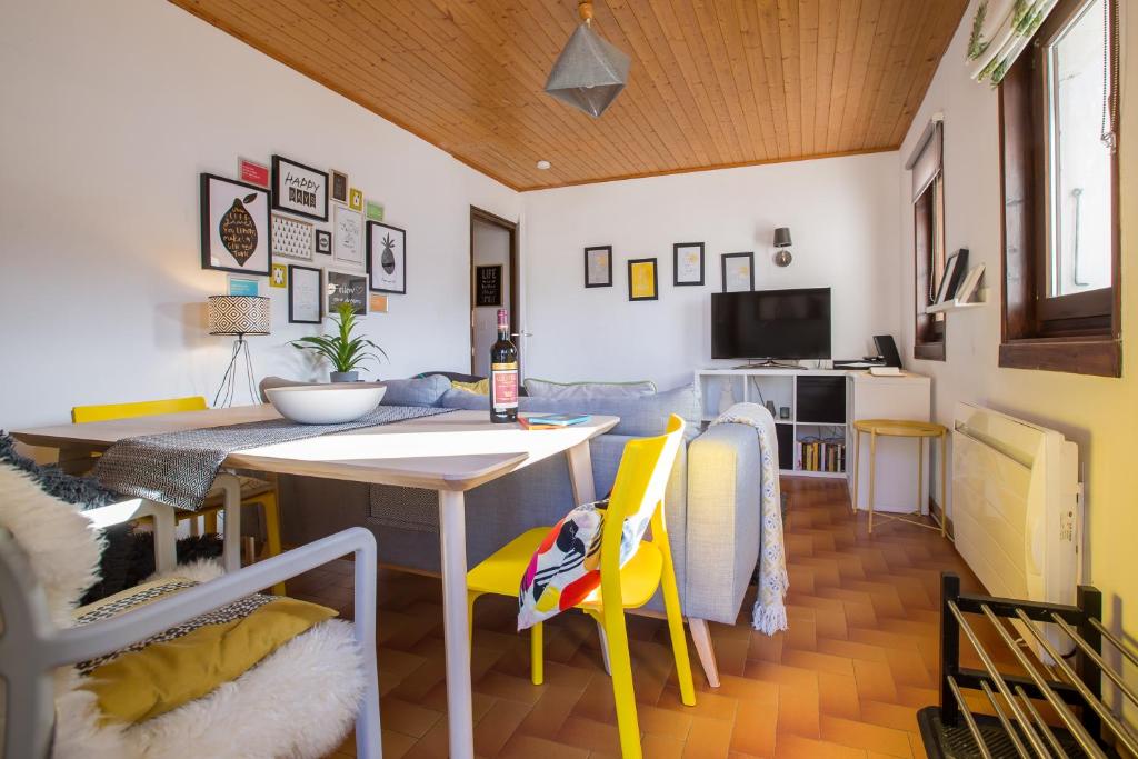 Mountainside Apartment with views over Morzine - 4
