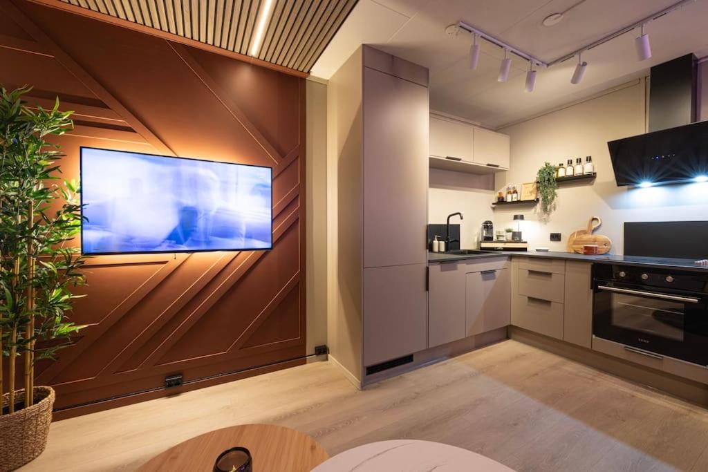 Nordic Nook - Modern Ålesund Getaway, Ålesund