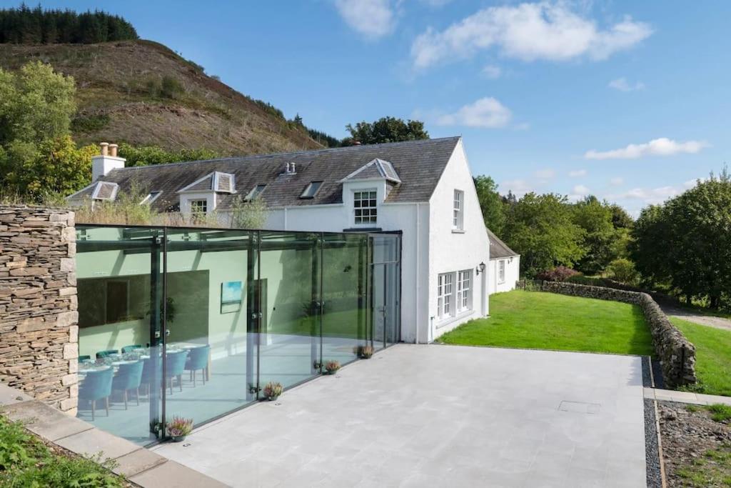 Secluded Luxury Off-Grid Hideaway with Apartment, Selkirk