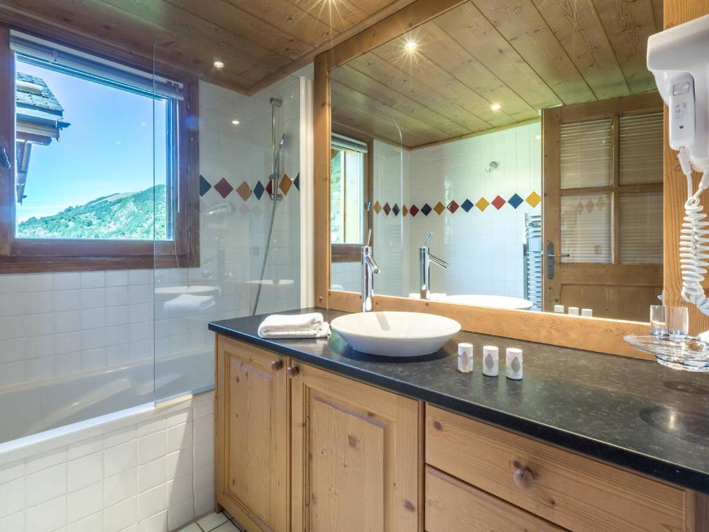 Appartement cosy avec piscines et spa, pied de pistes, 8 pers, cheminée, parking, animaux admis - 4