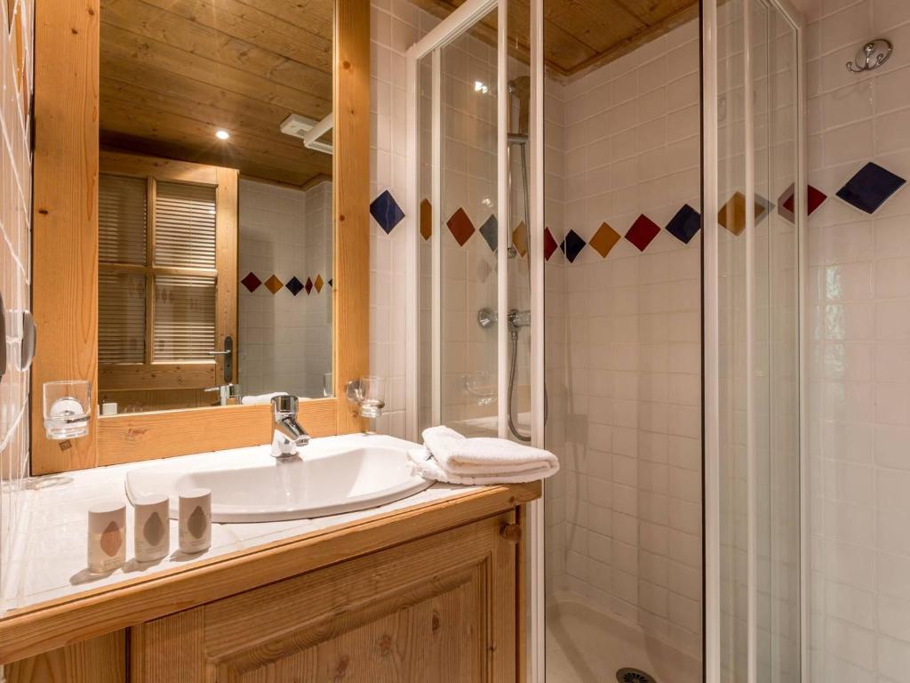 Appartement cosy avec piscines et spa, pied de pistes, 8 pers, cheminée, parking, animaux admis - 5