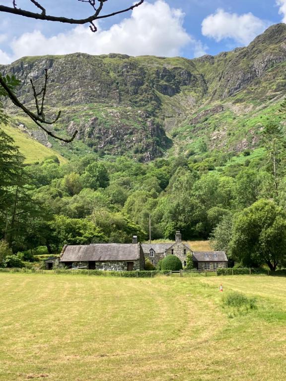 Studio in medieval Welsh farmhouse, Aber Cowarch