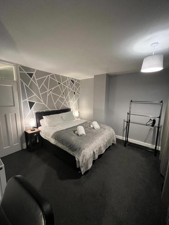 Purcell Guest House - Cosy Stay - Terrace - Entire 2 Story House - Contractors - Family - Sleeps 5 - 2 Kingsize or 4 Single beds - Sofa bed -, Longford