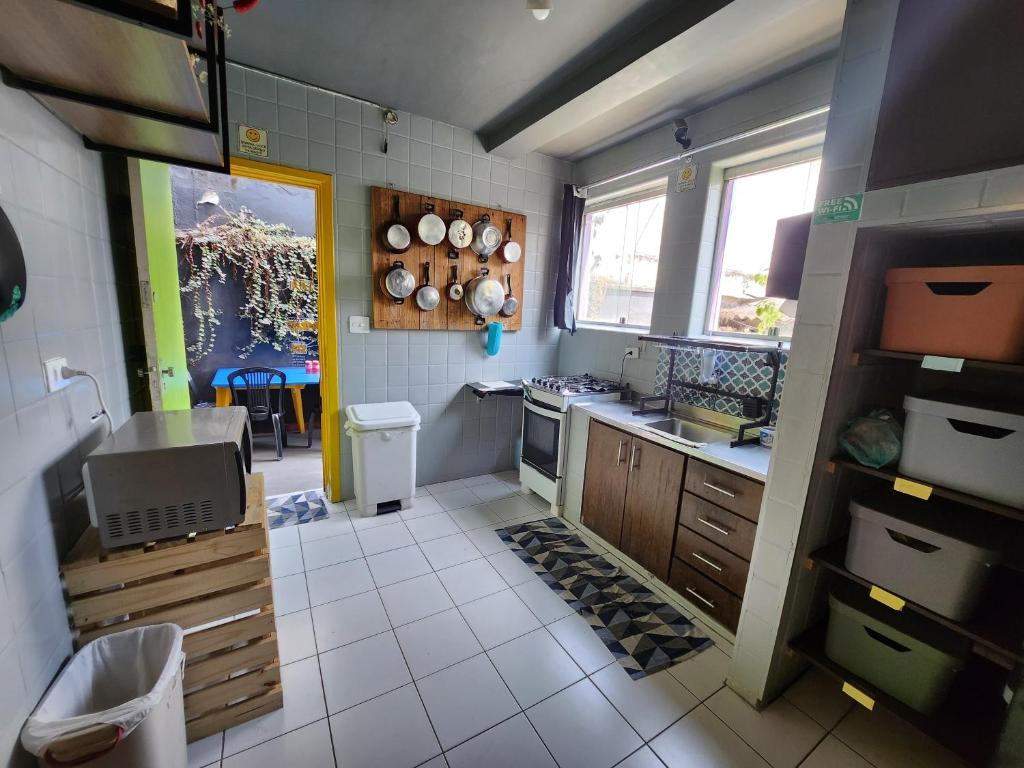 Kitchen, Vila Rock Hostel - Secure Neighborhood, Near Metro, Allianz Parque, Vila Madalena, Av Paulista in São Paulo