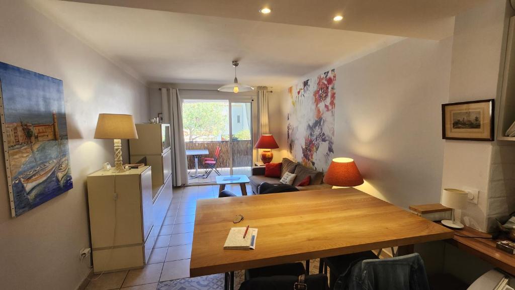 Appart T3, 60m2,quartier calme,idéal tout à pieds résidence et parking privé les cadenisses - 2