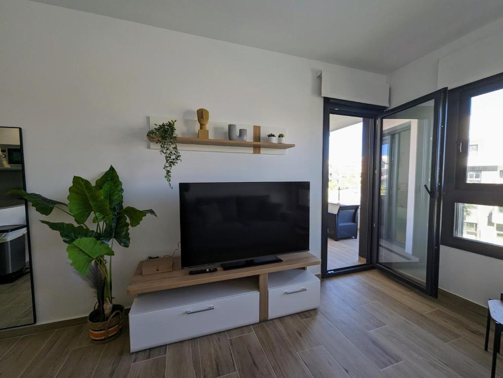 Poolside 2BR apartment Villamartin - 5