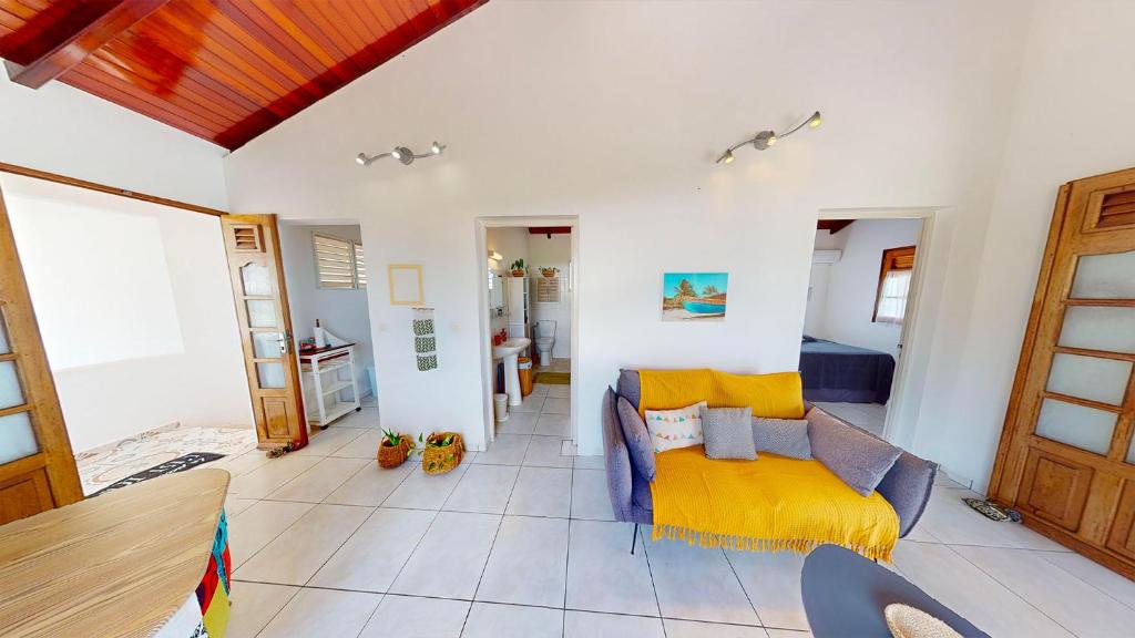 KARIFUNA-II, Baie Mahault