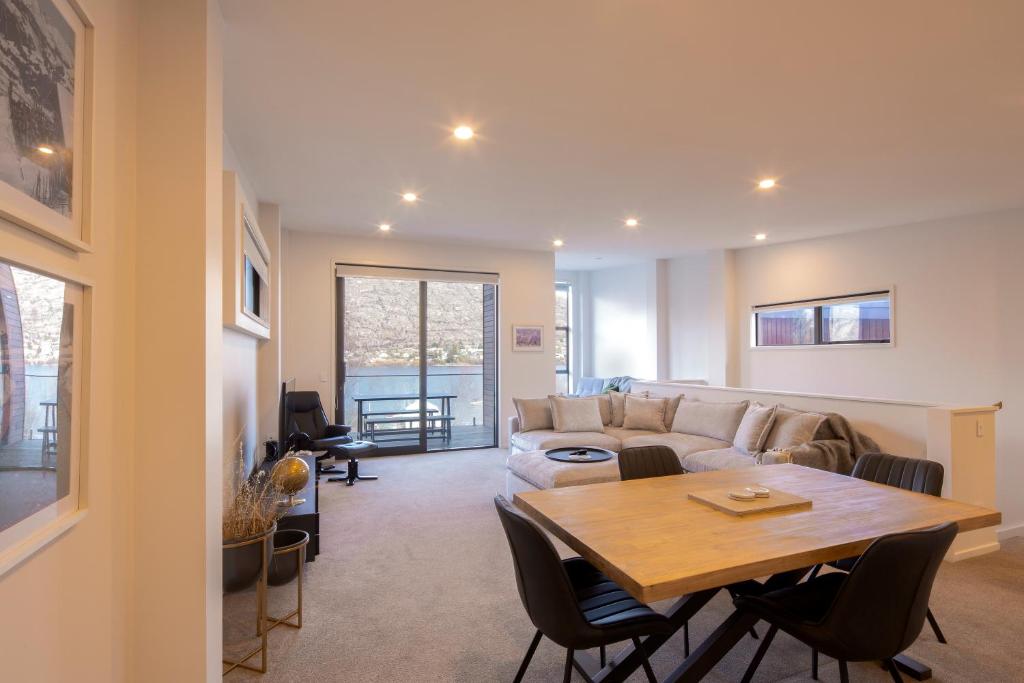 Stylish 2-BR Home, Scenic Balcony, Key Amenities, Queenstown