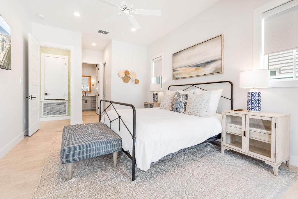 Uncharted 222 LAK, Mustang Beach