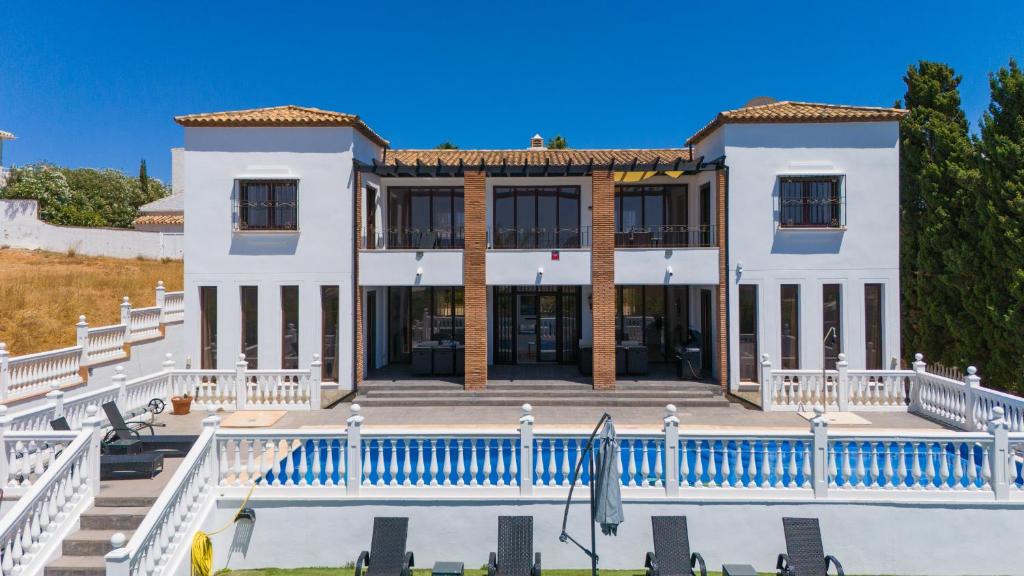 Dream beach-side villa with sea views & close to golf - 2