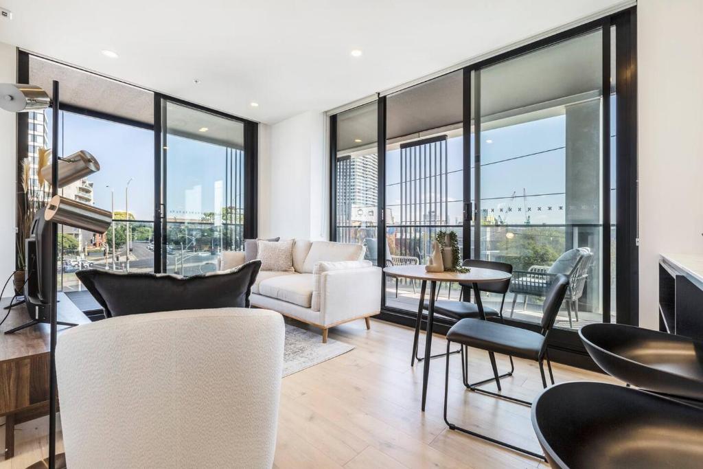 Light & Bright Apt Close to Beach & Fitzroy St, Melbourne