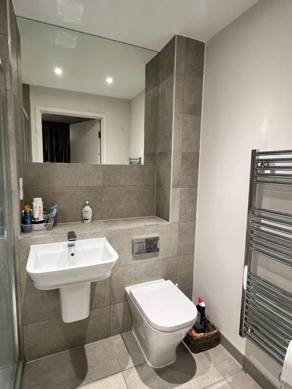En-suite Modern Room, Brentford