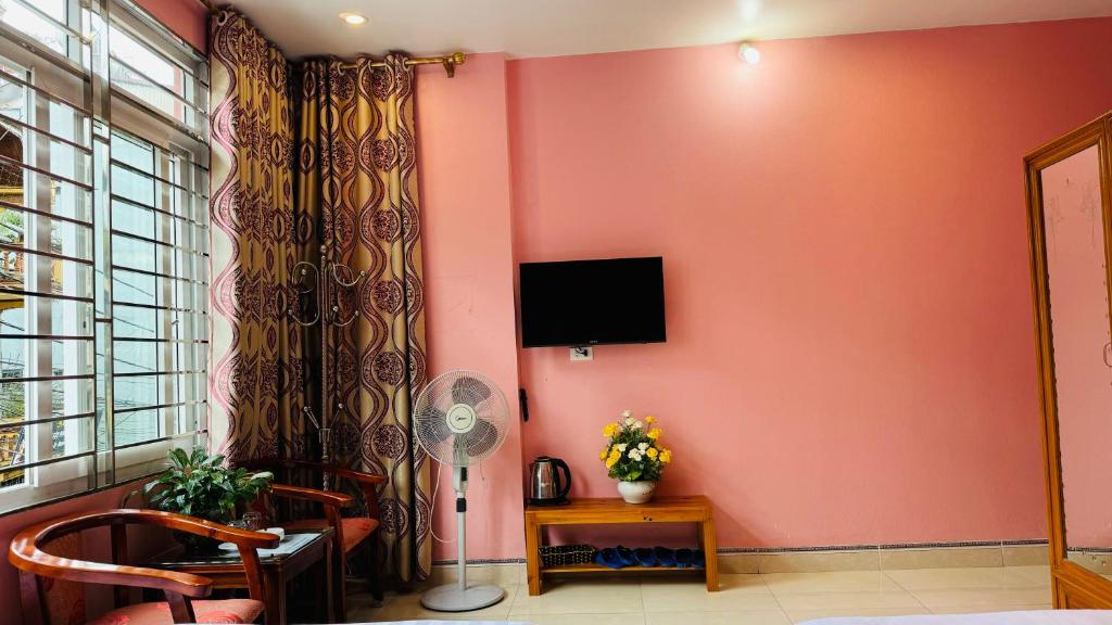 Shared lounge/TV area