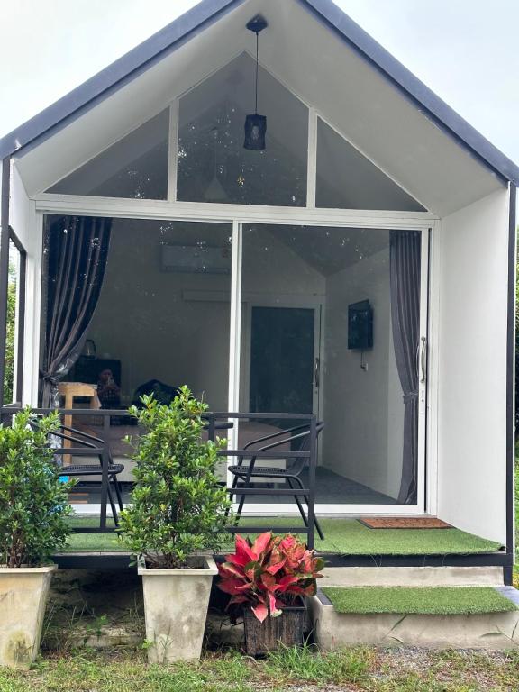 อิงผาการ์เด้นวิว รีสอร์ท เนินมะปราง