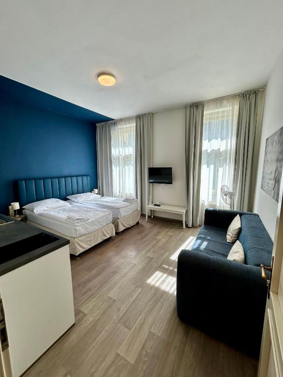 Shared lounge/TV area