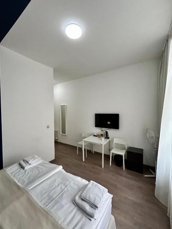 Shared lounge/TV area